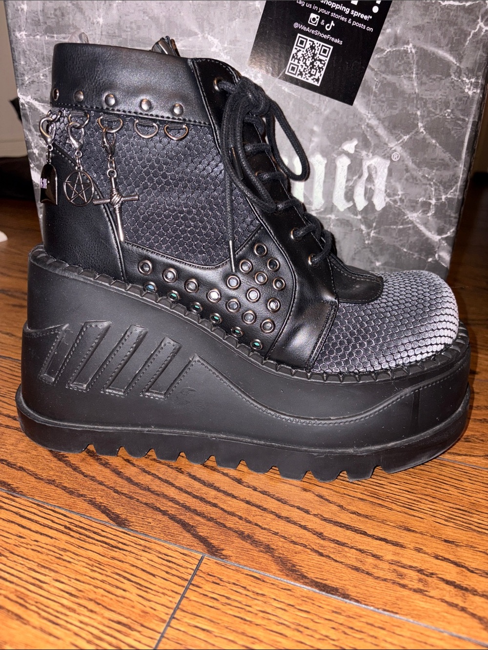 Women’s Demonia Stomper Boots - Picture 2 of 5